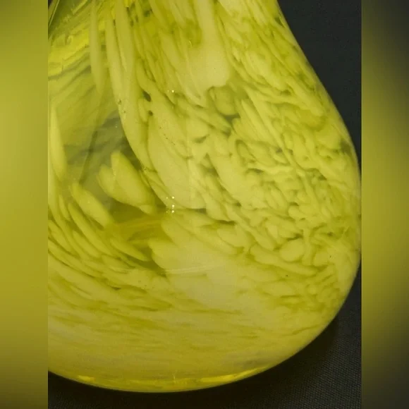 Vintage MCM Yellow Hand Blown Art Glass Vase Swirled Swung Ruffled Rim 7.5”T - Picture 6 of 8